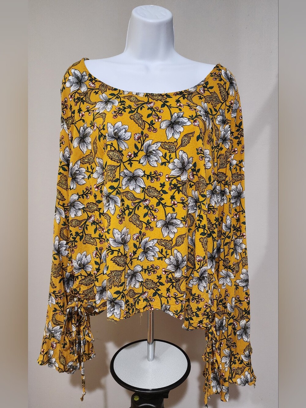 NWT Charlotte Russe Plus Yellow Boho Floral Bell Sleeve Blouse 1X